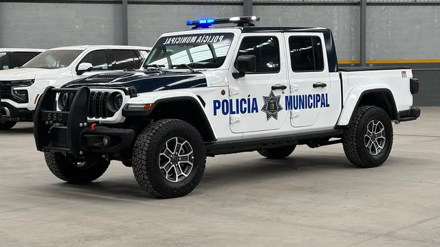 Vehículo táctico equipado para operaciones de seguridad pública