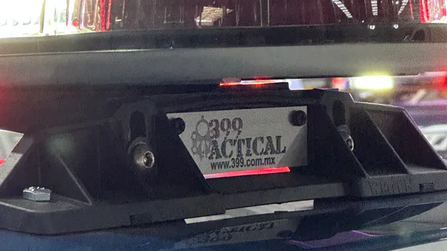 Accesorio táctico instalado en vehículo policial